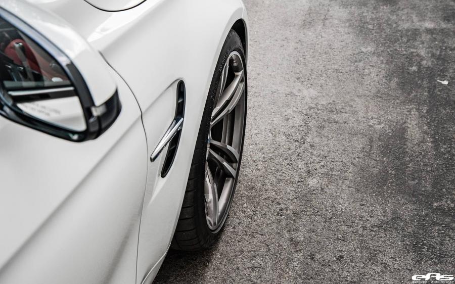 Детали экстерьера BMW M3 Sedan Alpine White by EAS 2017 года  (фото 2 из 6)